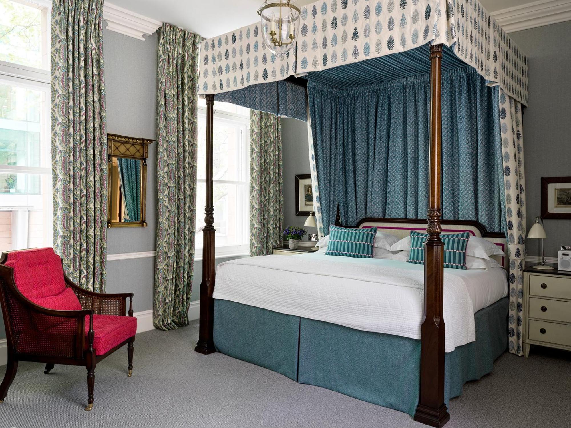 Double Room Four Poster Bed